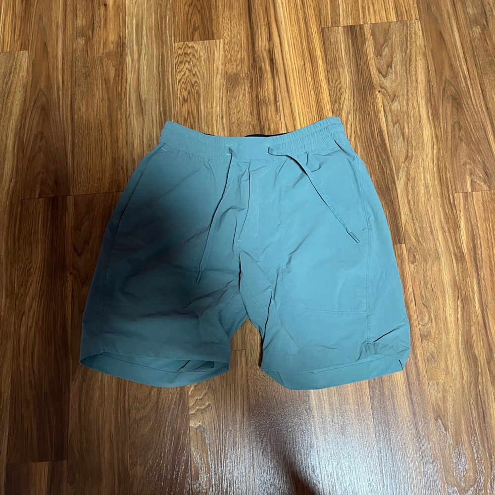 Lululemon Bowline Shorts 8”